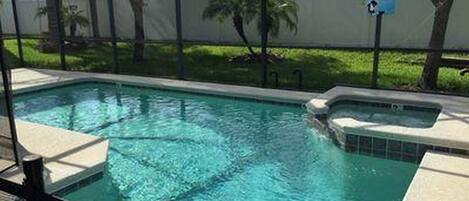 Apartment | Outdoor pool