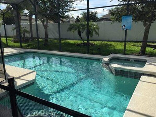 Apartment | Outdoor pool