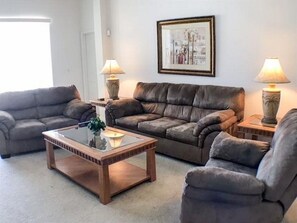 Apartment | Wohnbereich | Fernseher