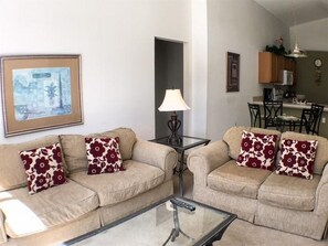 Apartment | Living area | TV - Kokomo Golf View Apartment 4 Bedroom (Haines City)