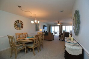 House, 3 Single Beds (Beach Therapy on the Cape) | Living area