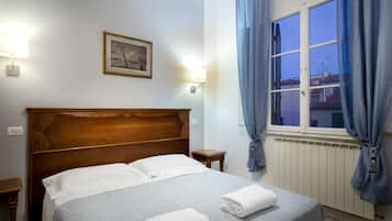 Bureau, rideaux occultants, chambres insonorisées