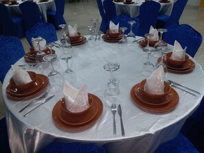 Esmorzar diari de cuina local gratuït 