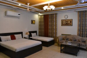 Studiosvit Standard | Arbetsyta för laptop, gratis wi-fi och sängkläder