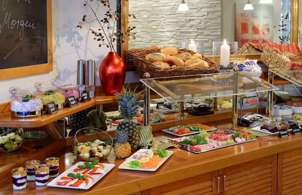 Free daily buffet breakfast