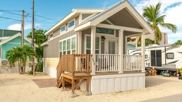 Cottage | Free WiFi, bed sheets