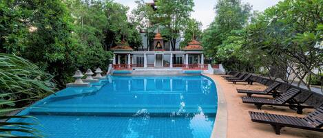 Two-Storey Villa with Private Pool | Terrasse/Patio