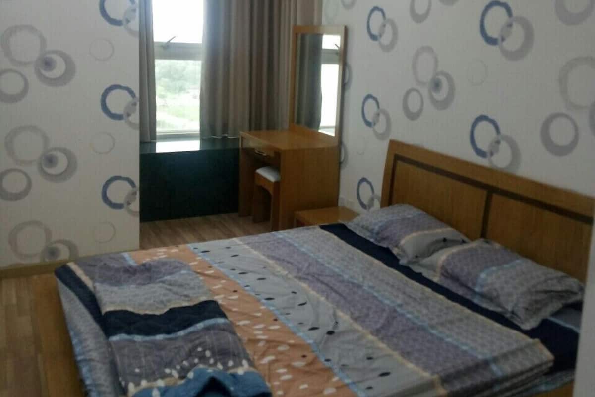 Luxury Apartment | Minibar, blackout drapes, soundproofing, iron/ironing board