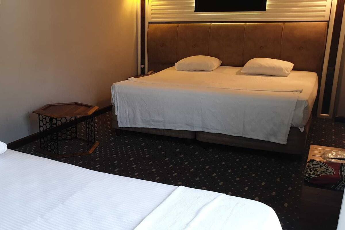Triple Room | In-room safe, WiFi (free), bed sheets