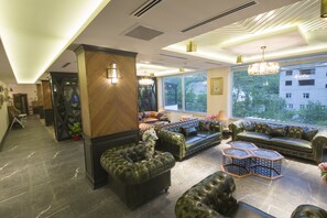 Lobby lounge - Jolnar Garden Hotel (Maçka)