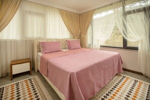 In-room safe, free WiFi, bed sheets - Jolnar Garden Hotel (Maçka)