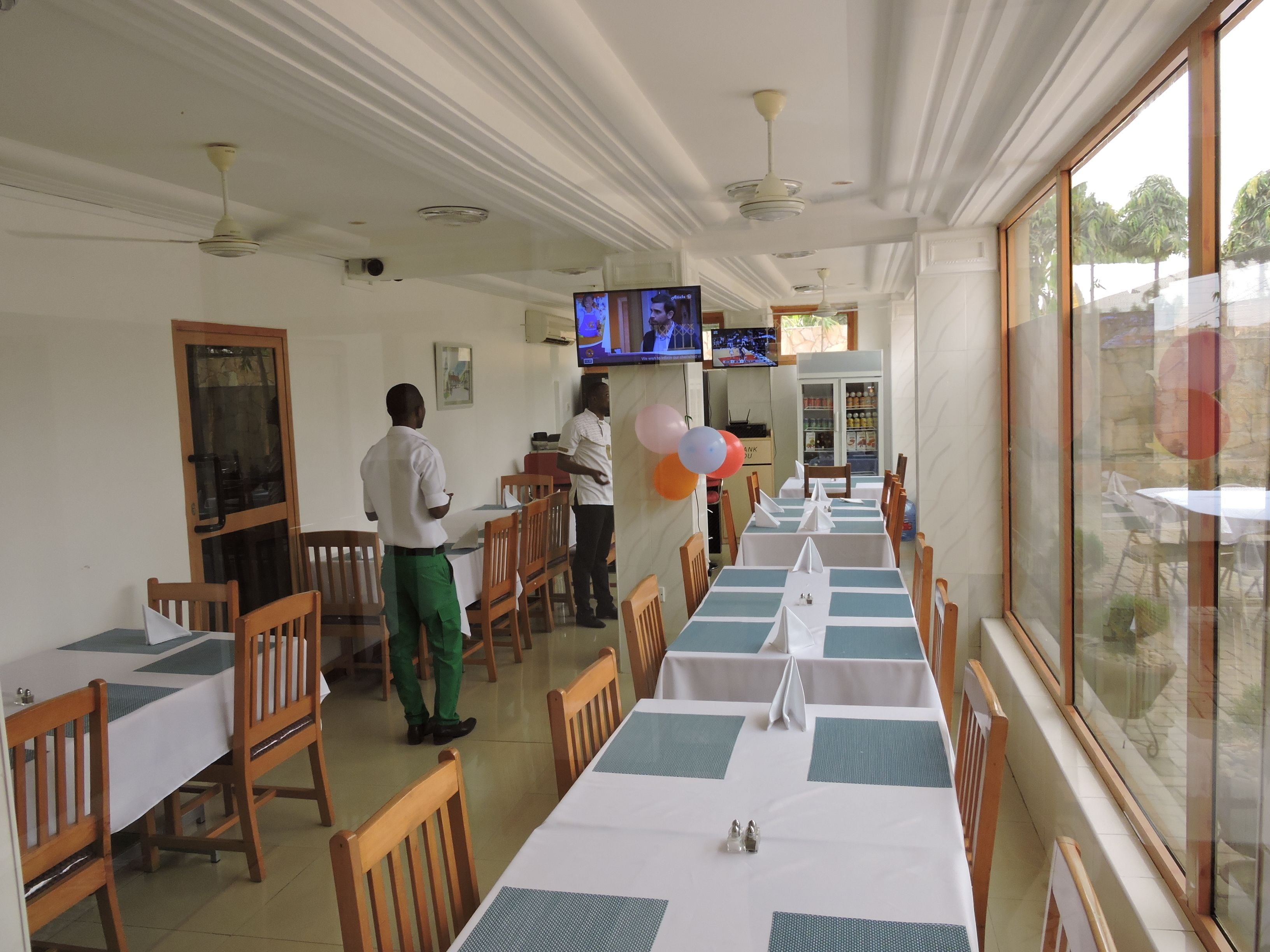 breakfast, lunch, dinner served; international cuisine