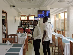 Snack bar - All Seasons Hotel (Patang West)