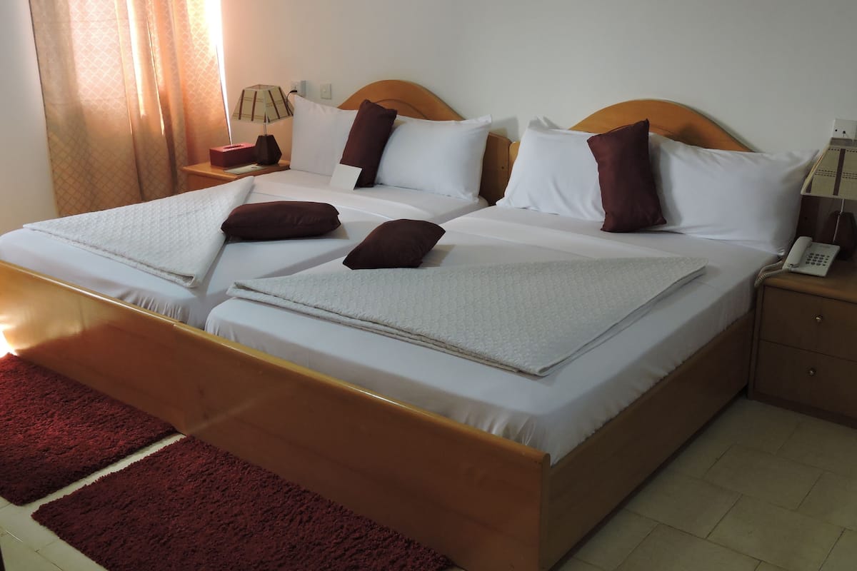 deluxe double room | premium bedding, free wifi