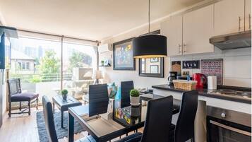 Apartment, 2 Bedrooms, 2 Bathrooms (A8) | Private kitchen