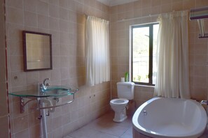 Superior Double Room | Bathroom