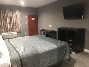 Standard Room, 1 King Bed, Non Smoking | Desk, free WiFi, bed sheets, wheelchair access