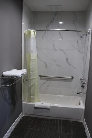 Ensemble douche/baignoire, baignoire relaxante profonde