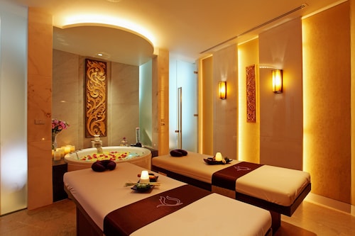 Bangkok Natural Spa Resort and Suite