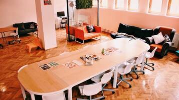 Coin salon dans le hall