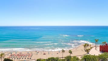 Beach nearby, 20 beach bars