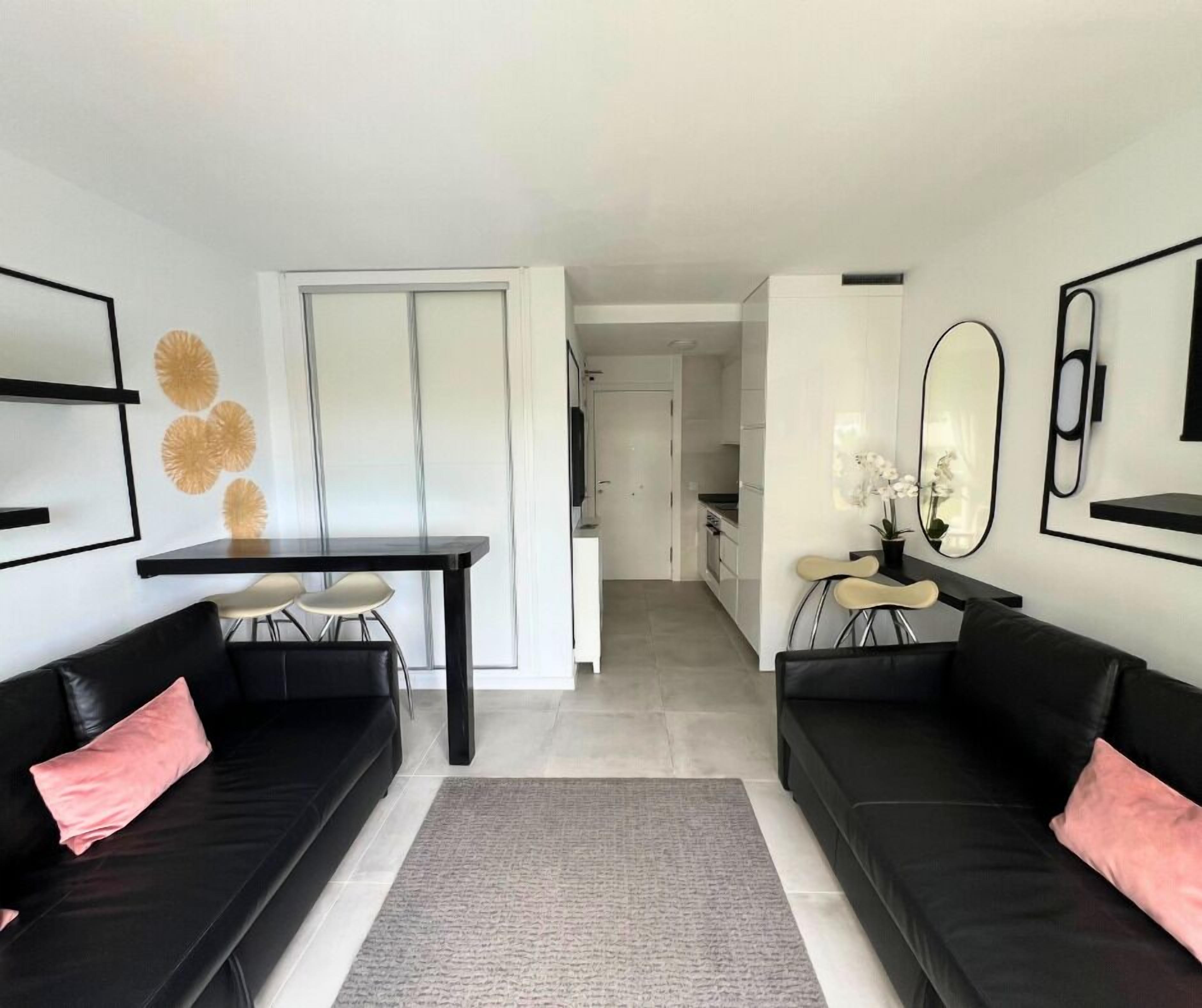 Eenvoudige studio | Verduisterende gordijnen, een strijkplank/strijkijzer, gratis wifi