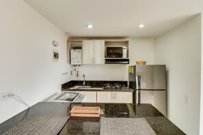 Apartment, 1 Bedroom | Private kitchen | Fridge, microwave, stovetop, cookware/dishes/utensils - Depto. con vistas a la ciudad-1309 (Medellín)