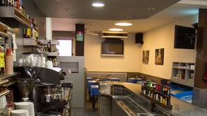 Bar (on property) - Hostal El Trèvol (Torello)