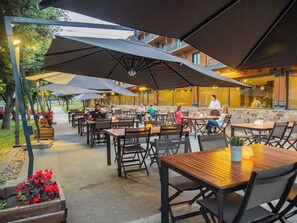 Terrace/patio - Montanyá Hotel (Seva)