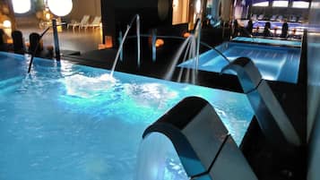 Couples treatment room(s), sauna, hot tub, steam room