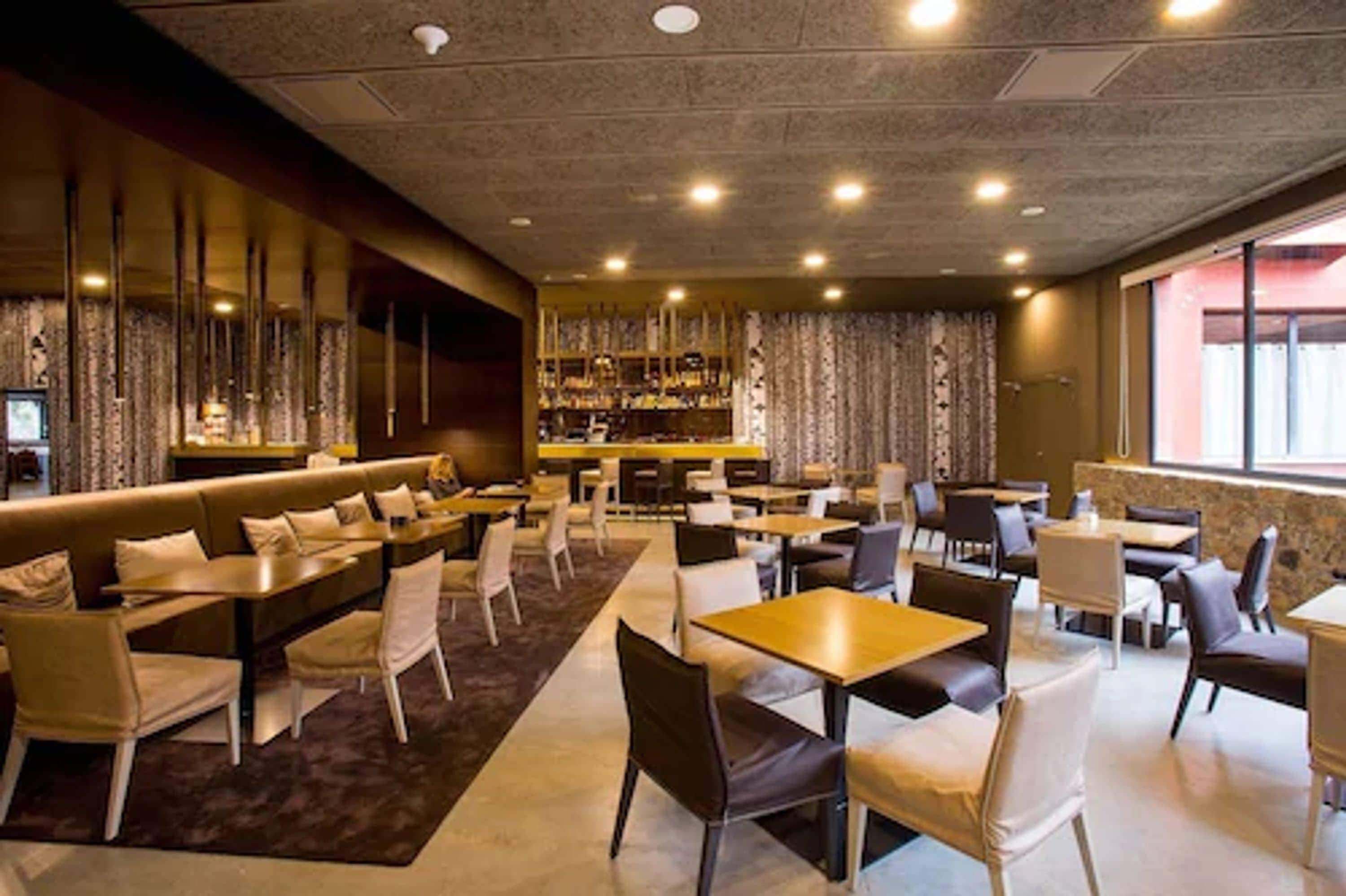 breakfast, lunch and dinner served