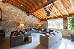 Reception - Montanyá Hotel (Seva)