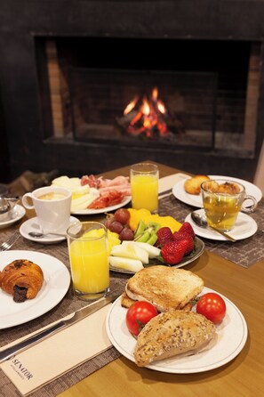 매일 뷔페 아침 식사 유료