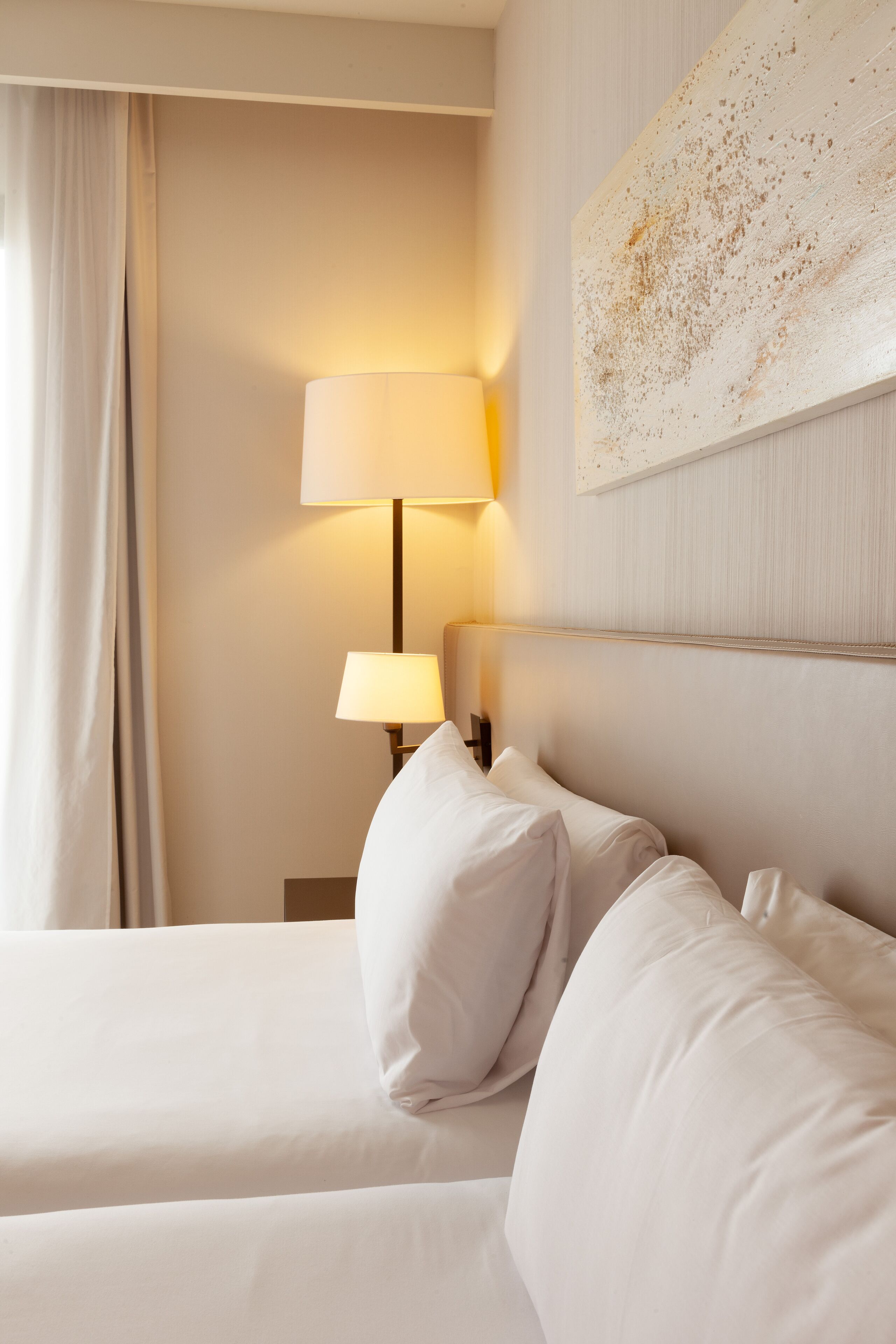 double room | 1 bedroom, in-room safe, desk, laptop workspace