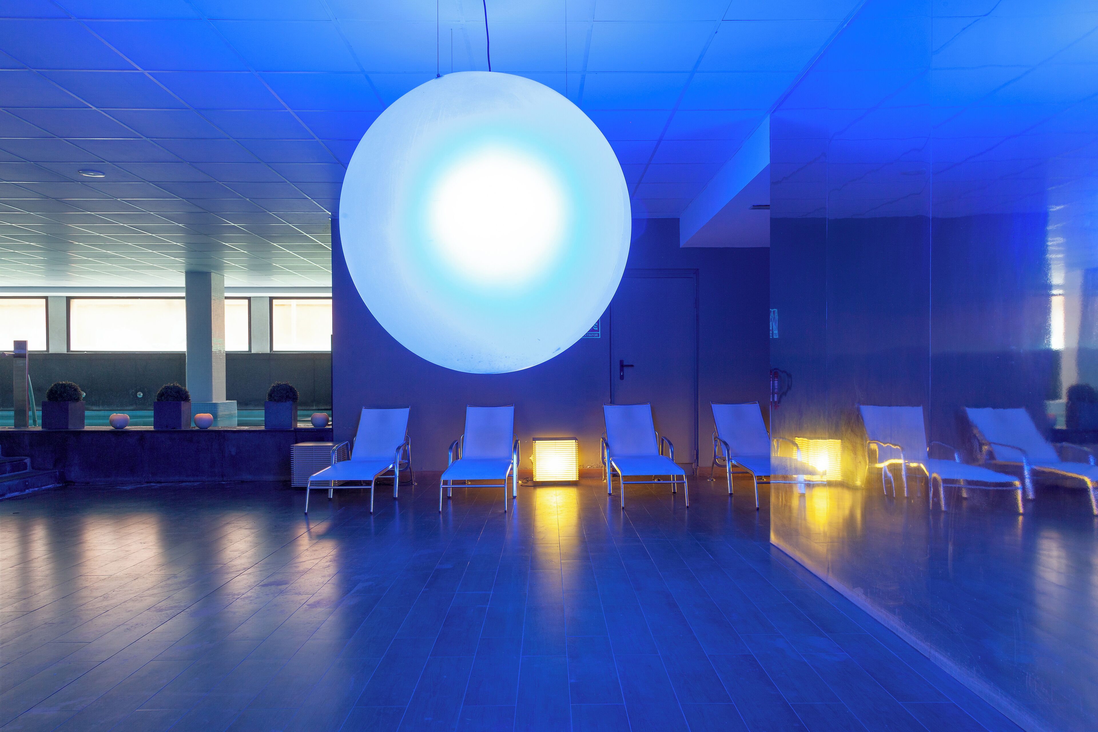 Salas de tratamientos para parejas, sauna, bañera de hidromasaje 