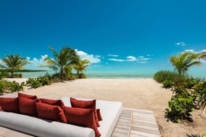 Long Bay 4 Bedroom Beach House | ลานระเบียง/นอกชาน