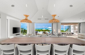 Grace Bay 5 Bedroom Beach Front Villa | Comedor