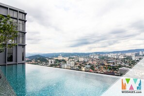 2 outdoor pools, open 8:30 AM to 10 PM, sun loungers - Expressionz KLCC by Wodages (Kuala Lumpur)