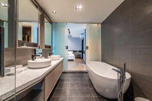 Signature Loft, 2 Bedrooms, Hot Tub, KLCC View | Bathroom - Expressionz KLCC by Wodages (Kuala Lumpur)