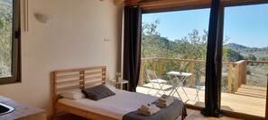 Habitación panorámica - 1 cama matrimonial o 2 individuales | Cortinas blackout, wifi gratis y ropa de cama