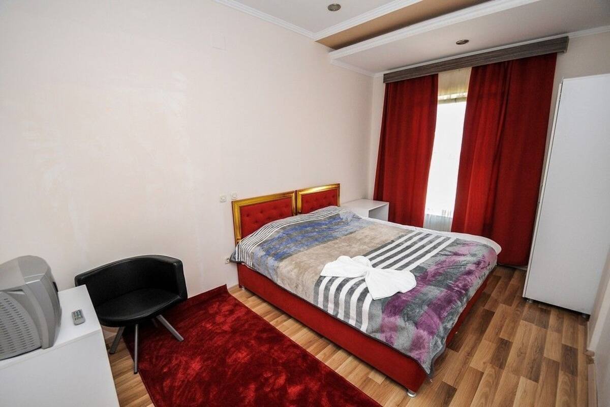 Double Room | Desk, iron/ironing board, free WiFi, bed sheets