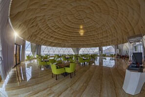 Bao gồm bữa sáng buffet hàng ngày 