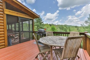 Apartment | Terrace/patio - CHEROKEE SUNRISE LODGE Apartment 4 NEVAEH CABIN RENTALS (Mineral Bluff)