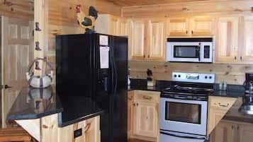 Apartment | Private kitchen | Fridge, microwave, oven, stovetop