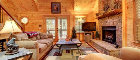 Apartemen | Area keluarga | TV dan perapian