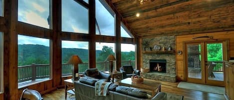 公寓 | 起居區 | 電視、壁爐