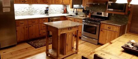 Căn hộ | Bếp riêng | Tủ lạnh, lò vi sóng, lò nướng, bếp nấu