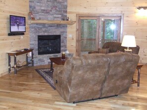 Huoneisto | Oleskelualue | Takka