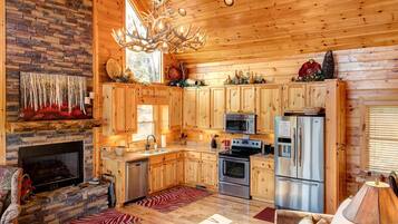 Apartment | Private kitchen | Fridge, microwave, oven, stovetop