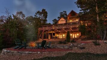 Apartemen | Bagian depan properti - sore/malam